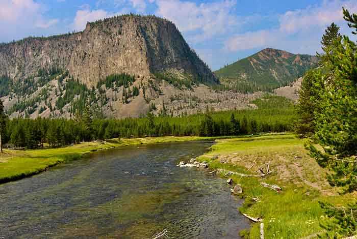 Best Time to Visit Yellowstone National Park - Fall (September–October)